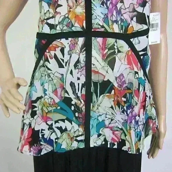 Sleeveless Top Medium Blouse Black Lace Neck & Multicolor Floral Print Flowy NEW - Picture 3 of 16